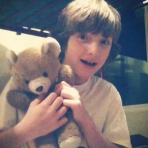 i love jake short i hope he follows me but if u love him 2 then follow me i follow back:)✌
