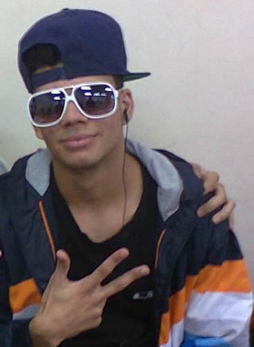 A distância pode impedir um abraço, um beijo. Mas nunca vai impedir seus sentimentos