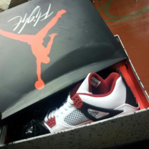 twoseven25's profile picture. money is what we all need in dis world. $o stay on your job.