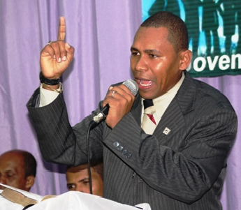 Casado Pai de uma Filha, Pastor Evangelista e vice Pastor. da Assembléia de Deus Madureira em Itacaré. Apresentador do Programa Manhã da Benção na Itacaré FM.