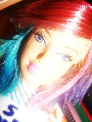 amo musica,comida e colorir o cabelo ;)