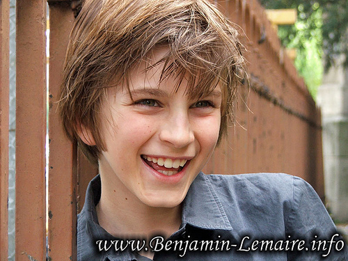 This icon is a childhood photograph of Leo Legrand(French actor). My favorite is pure and beautiful something.http://t.co/jf95NGrwhO