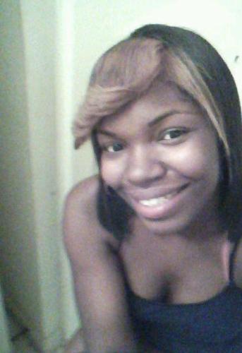 18 years old tryn to make it in the real world :|Follow me if you can keep up hun !!! ^_^| . #Single