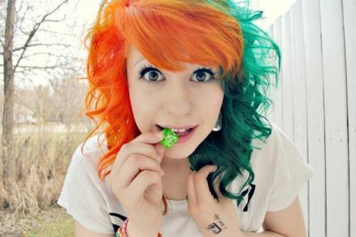 E eu encontrei aqui um meio de desabafar oq eu sinto. É adolescente? Então me segue! Aqui você irá se identificar c/ tudo #RETWEETEM E #FAVORITEM oque gostarem!