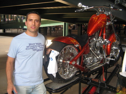 Ing. Industrial. Instructor de Preparación  Física y Deportiva, instructor de Musculación y Culturismo, recibido en el CEEF. Soltero.