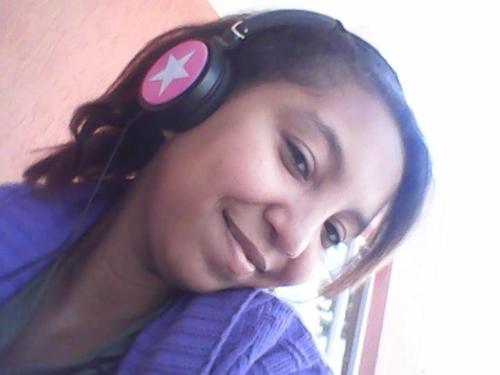 ♥♥Sou super calma,simpatica,educada e bastante FELIZ♥♥.
Super feliz pois tenho deus no meu coração.