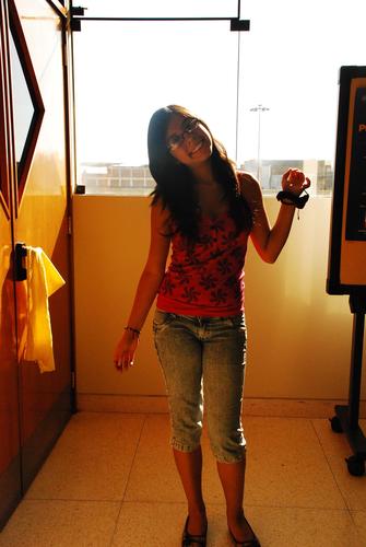 Comunicadora. Amo lo que hago. Retrocedo sólo para tomar impulso. 22 años. Aprendiendo a que mis miedos no sean más grandes que mis sueños.