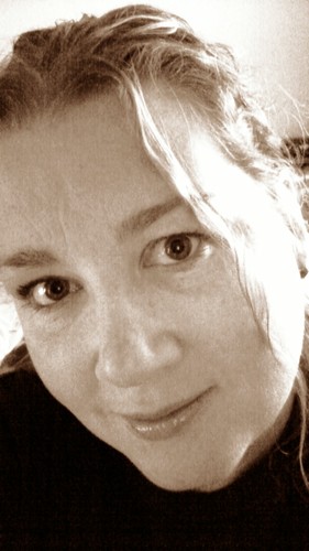 I'm a mom and wife. I have bipolar disorder. I love how people inspire me on Twitter.