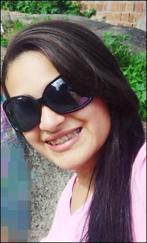 Sou suspeita pra falar de mim mesma , mais com o passar do tempo cada um  vai saber quem é a Priscilla de cada dia.
Deus está comigo (yn'