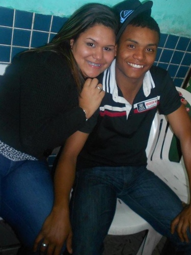 Uma pessoa é grande qdo perdoa,qdo compreende,qdo se coloca no lugar do outro,qdo age não de acordo com o que esperam dela,mas com oq espera de si mesma. M.M.