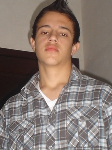 Sou um menino feio,tenho 18 anos, sou feio mas legal. or not..