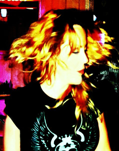 ASL Interpreter, singer/songwriter/bassist, jewelry designer, insomniac. aka Crimson Juliet. Fan of: Foo, Amy Lee, N.Sixx, Lzzy Hale & most of all, my man.