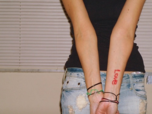 ella908582's profile picture. Anorexia, it's who I am. I struggle every day to not take that razor to my skin. 2 years since i cut. I crave it though, every day.