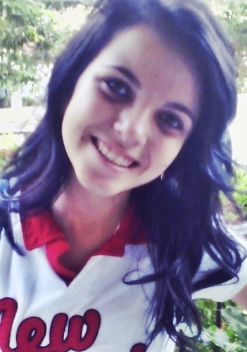 Capricorniana, Namorada de Lorenzzo Lindo , Apaixonada loucamente pelo Fluminense, chata porém Feliz =)
