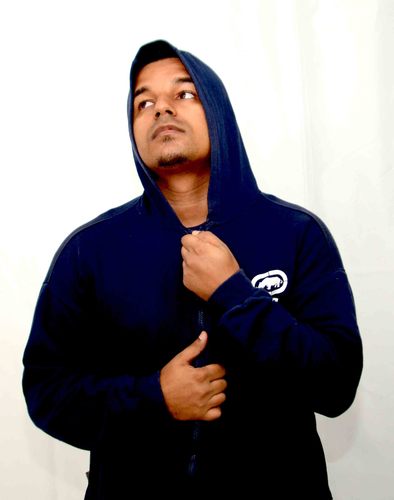 UM JOVEM GANHADOR DE ALMAS (DENTRO E FORA DAS IGREJAS)

Pregador, rapper e jornalista e documentária