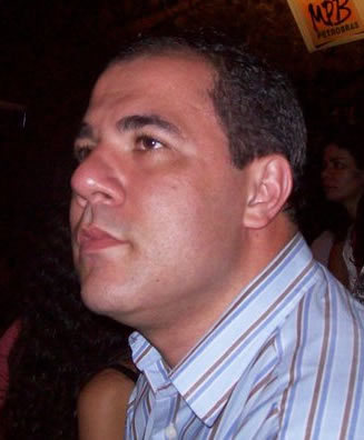Empresário e jornalista.