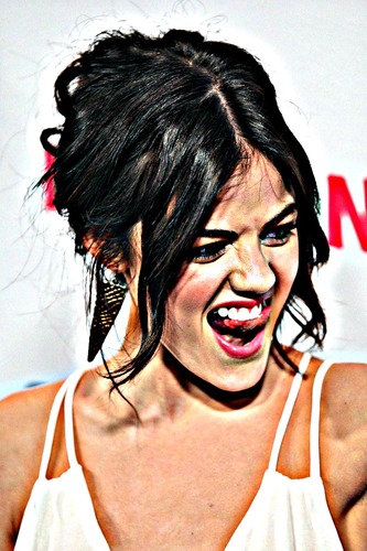 BreakoutPremade's profile picture. We make Premades. If you want a premade made for you you can just request one :) OWNER @admiringgrande & @iadmireVictoria