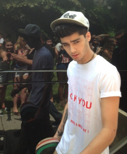 Ureeba_1D's profile picture. I'm dangerously in love with #onedirection and #hungergames hehe if you wish to follow me do it , i follow back :)