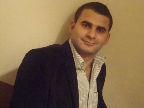 Avukat. İnsan dostu, mülteci savunucusu, uluslararası mülteci hakları derneği, (https://t.co/z5xXUalgtr) yönetim kurulu üyesi, evli, kız babası.