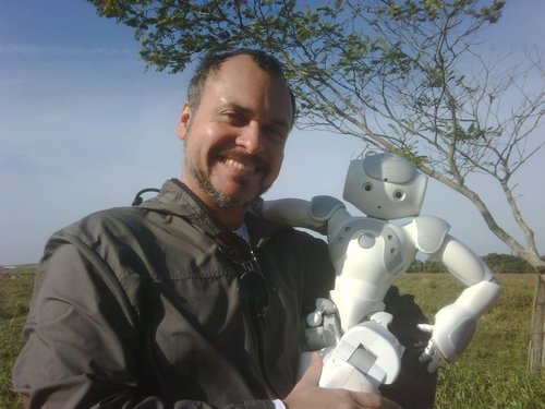 Para todos que amam nosso ator, cantor, bailarino, dublador e diretor teatral, Claudio Galvan! Dona: Larissa Henriques.