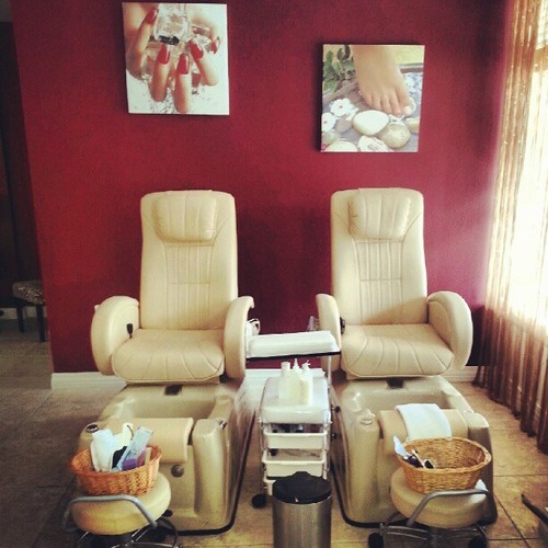 We are located in the beautiful Winter Park area. Not only do we specialize in nails, we also offer waxing services, facials and massages. Let us pamper you!!