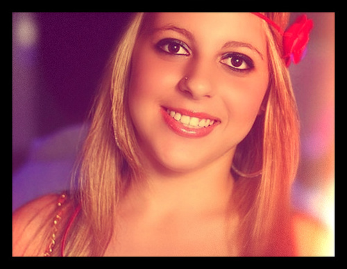 Em busca de retratos reais, a gente se joga nas cordas do comodismo, esquecendo o verdadeiro motivo de estarmos aqui. 
http://t.co/OHG1TCG8cd