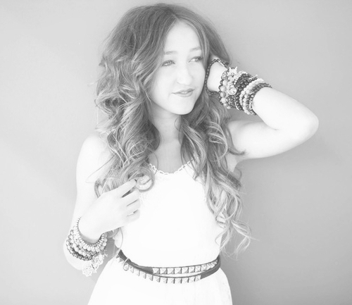 I love Noah Cyrus ♡! She's the prettiest girl on earth and if you're a hater leave Noie, her freinds and fans alone!
tumblr: http://t.co/22lxLCUumS