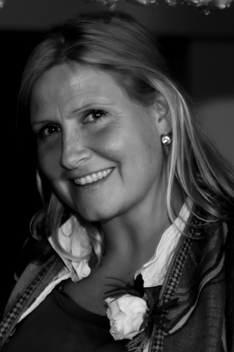 Worldwide PHOTOGRAPHER, entrepreneur, MOEDER van Jolie, PLEEGMOEDER van Destiny, Robin en van Jessica en Diana, PAARDEN, REIZEN en GENIET van een goed GESPREK.