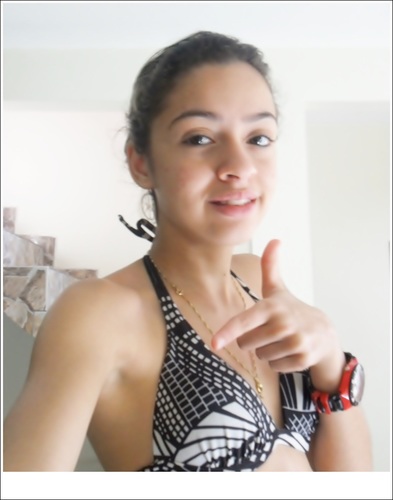 #Pisciana 13 Aninhos 13 -03-1999 ,  Menina inteligente não usa o corpo usa a mente Essa sim é 'brabah' é a arlequina chapa quente ♫