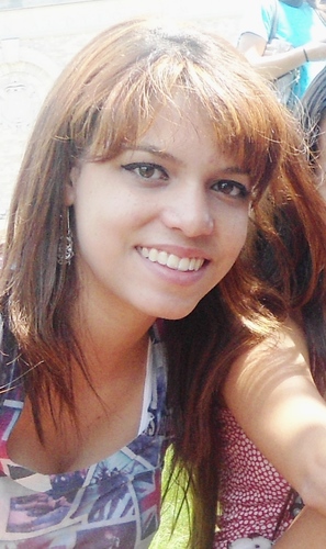 Aquariana....racional..e..emotiva....romântica ,engraçada brava mas também calma enfim uma garota  que poucos entendem..Gunner  eteernaaa