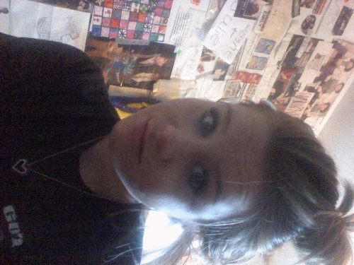 ChiiefSmackAHoe's profile picture. JulieAnn; 18; I'm not prefect, but I promise you I'm worth it.