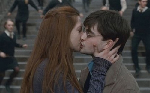 Mi nombre es Ginevra pero todos me llaman Ginny. Hija única de la familia Weasley. Eterna enamorada de Harry. Estudiante de Hogwarts.