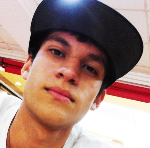 Oi, sou um pensamento. Eu não sei de onde vim, pra onde vou. Não sei o que é a vida. Sei que é melhor não ein. Nisso tudo, esse é meu twitter.