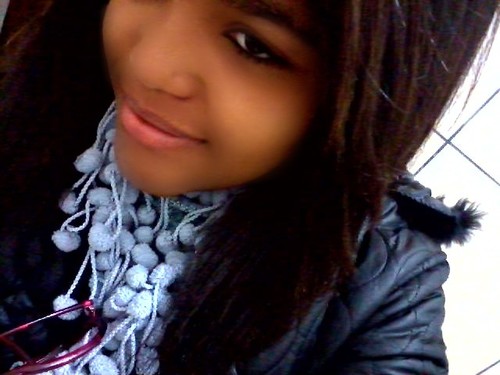 haha' sou uma menina que nao tem medo de ser feliz , corre atras dos seus sonhos e objetivos sem ter medoo de perder !! sou legal simpatica e mt amigaa