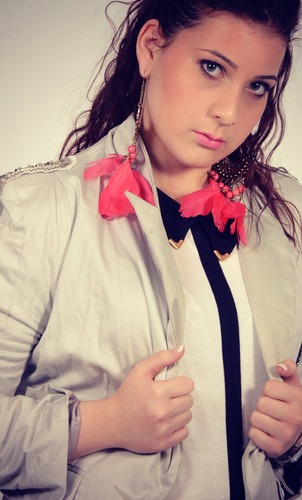 A model up for hire :)
Haters gona Hate= i just do me!.
Vain.
fulltime money maker=independent women. 
 horse rider.