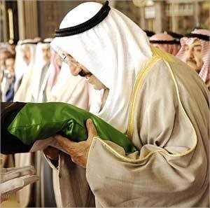 متابع للوضع السياسي