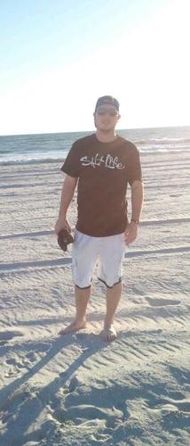 22 yrs old live in Bowling Green Kentucky Western Kentucky student I laugh alot and enjoy having a good time.