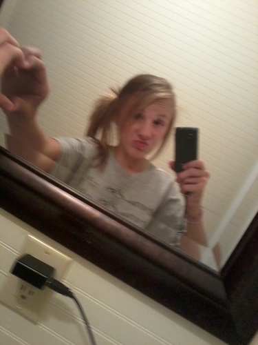 i love texting , and meeting new people so hmu.