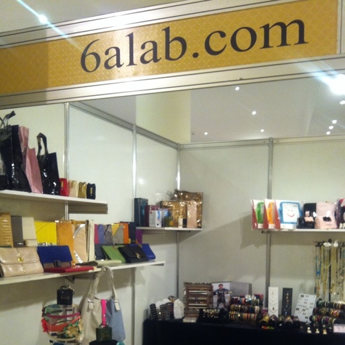 اطلب من جميع المواقع الامريكية والبريطانية وايضا الصينية واليابانية بعمولة ولدي معروضات مختلفة للتسليم الفوري يمكن مشاهدتها على حساب الانستقرام 6albcom@