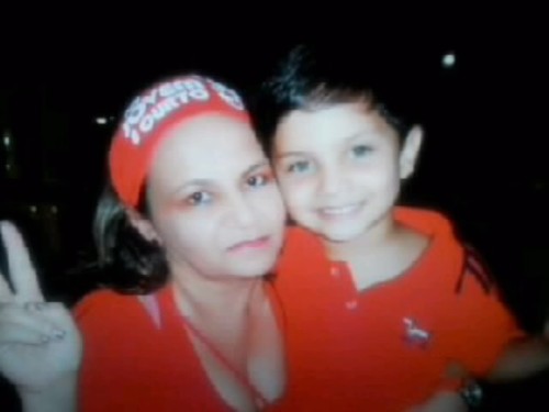 Ariana, Téc de Enfermagem, Casada. Amo meus filhos e meu trabalho. 

- A vida é como um muro, ou você é forte ou você desaba.
