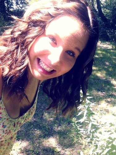 Hey, im Hedy im 14, i have a love for music, im ina band called MeAgain! im a christan girl, i love god!