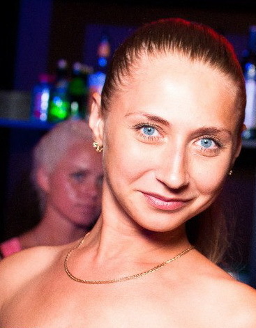 На метле!