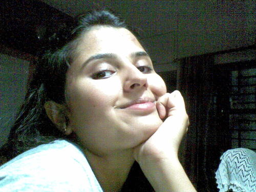 An aficionado of all things b'ful, theatre buff, evangelist of flat shoes and high morale, poet at heart !!