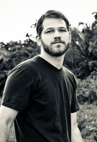 Fotógrafo, 25 anos e estudante de Biomedicina.
