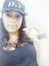 .ㅤㅤㅤserva de Deus, ciumenta , bipolar , carinhosa , chata ..  SEGUI EU ? :)