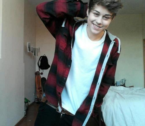 caio c:  Miguxo Dá @_AwnThais e.e ♥ Contrabandista de chiclete com @_confusedbitch . ;]
http://t.co/MlvGDL0JOE .