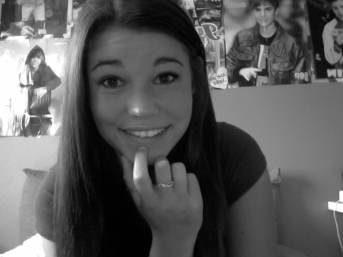 I'm hopelessly devoted to Justin bieber. http://t.co/7dhkrnz2