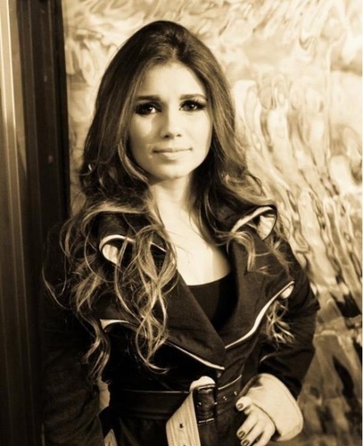 Twitter Oficial da cantora brasileira Paula Fernandes Twitter atualizado pela própria Paula Fernandes e pela sua equipe.