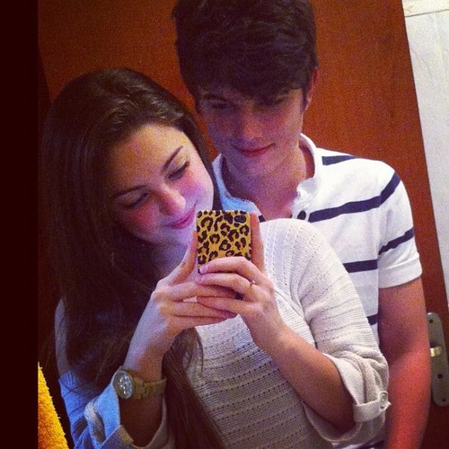 Eu me importei, você não. Eu chorei, você riu. Eu segui em frente, você percebeu. Tarde demais. dona: @vivialbuquerq_ .