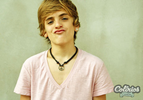 nao respiro , nao durmo , nao vivo sem voce ! voce e minha luz o meu sobreviver ... giovanni grassi vem me conhecer ! te amo